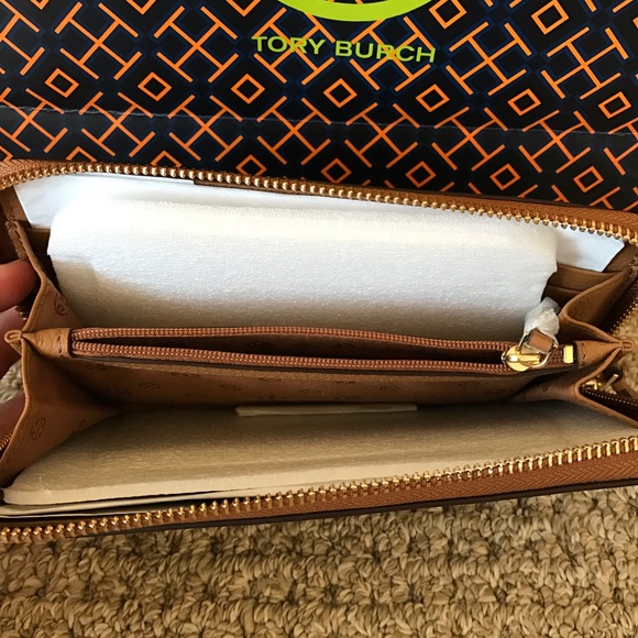 😍NWT Tory Burch Continental Zip Wallet😍 - Picture 3 of 5